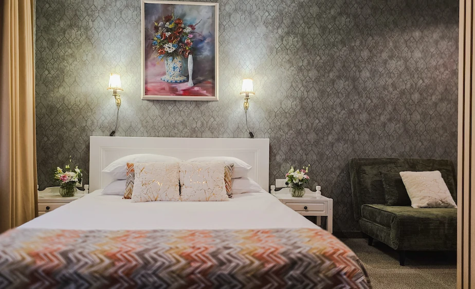 “SUPERIOR” DOUBLE ROOM WITH A TERRACE AND LAKE VIEW, including spa access